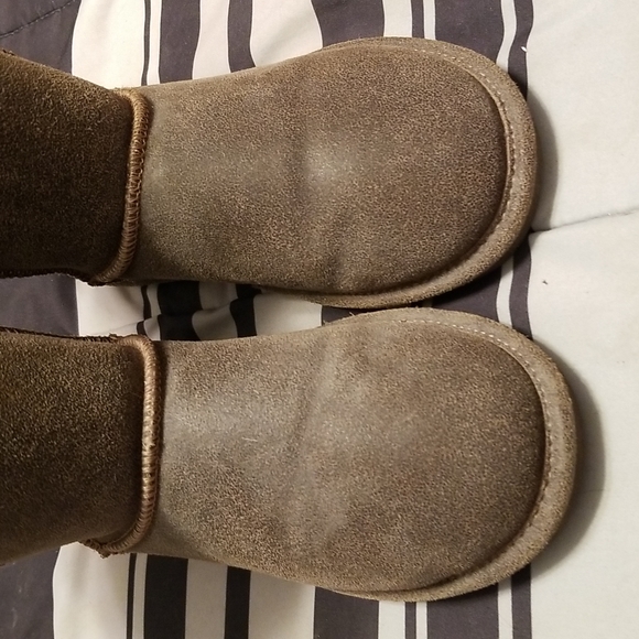 Bearpaw Boots - Picture 3 of 8